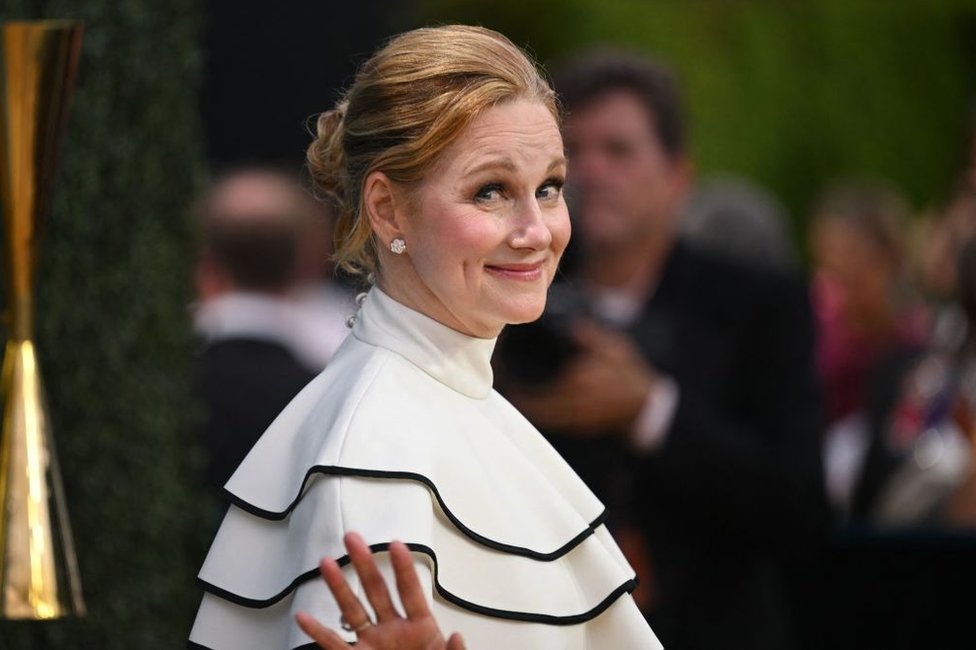 Laura Linney, de "Ozark", en la alformbra roja de los Emmy 2022 en el teatro Microsoft de Los Ángeles el 12 de septiembre de 2022.