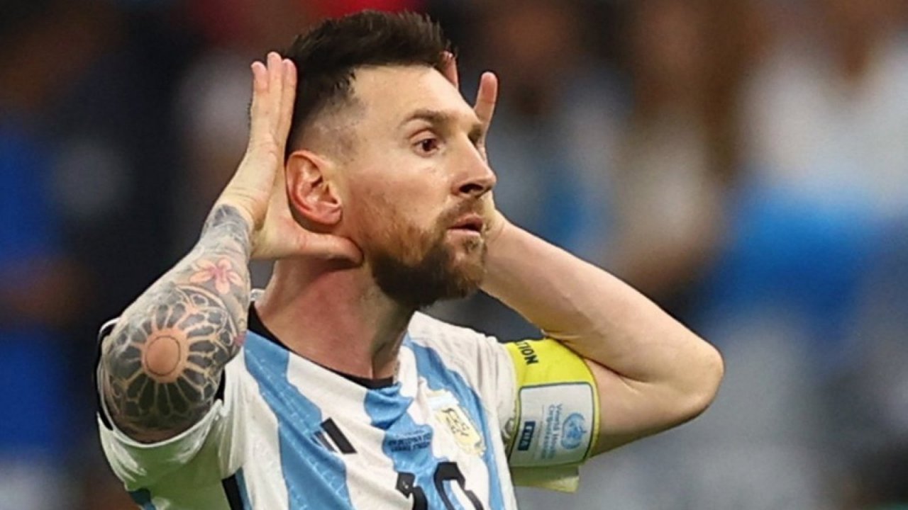 Messi a Van Gaal: Messi protagonizó una escena que se viralizó en medio de la clasificación de Argentina a las semifinales de Qatar 2022: celebró su gol a lo 'Topo Gigio', tal como lo hizo Juan Román Riquelme en 2001 en un superclásico entre Boca Juniors y River Plate. La 