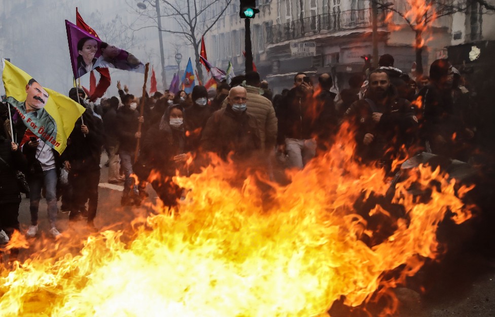 Incendio en medio de una protesta