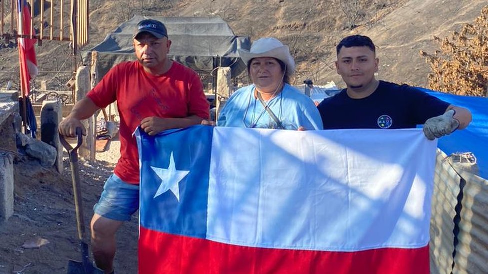 Marianela, víctima del incendio, y su familia.