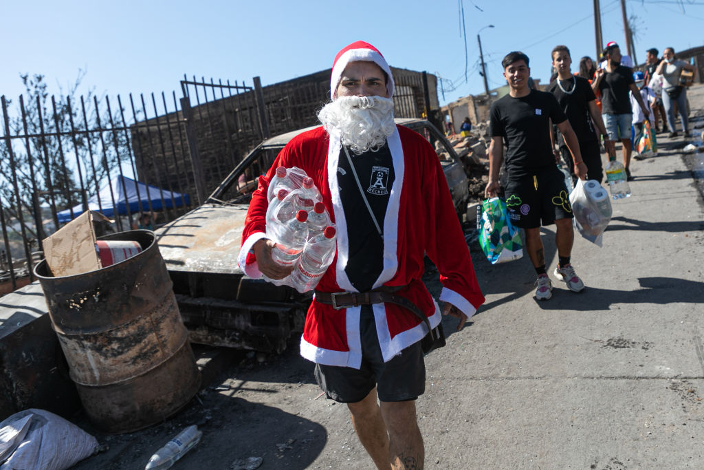 Grupos de voluntarios se movilizaron para ayudar a los damnificados en Chile