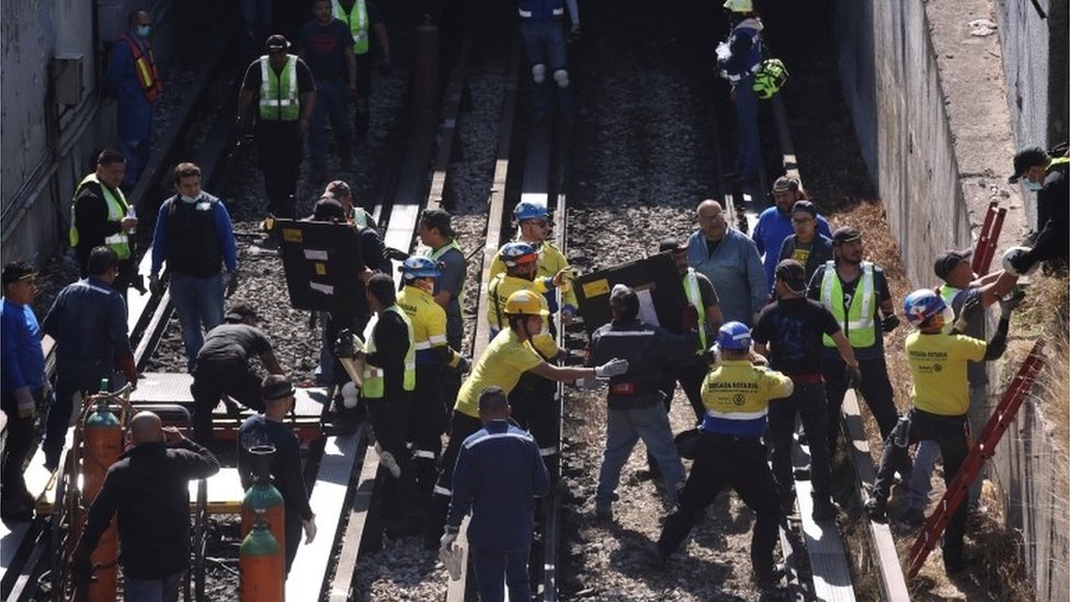 Rescatistas en el lugar del incidente