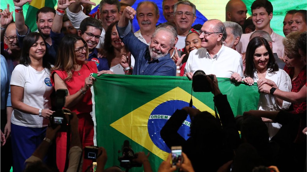 Lula es proclamado vencedor de las elecciones presidenciales brasileñas.
