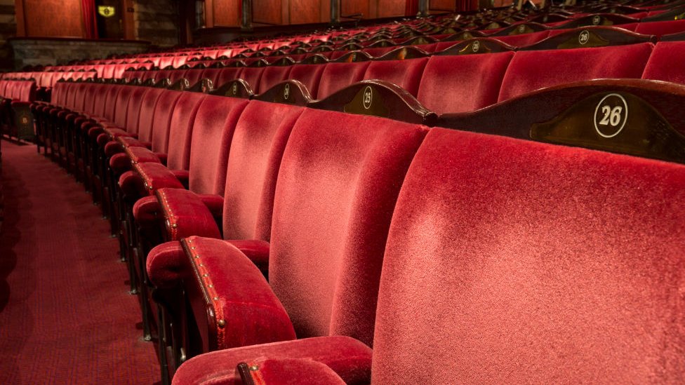 Auditorio vacío en la Ópera Nacional Inglesa.