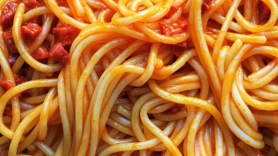 Un plato de espaguettis.