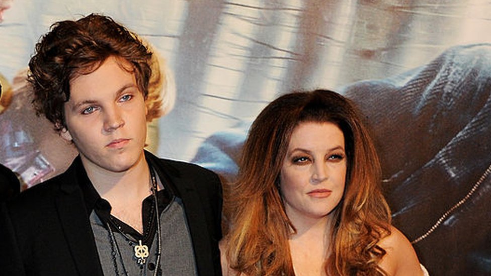 Lisa Marie Presley y su hijo Benjamin Keough.