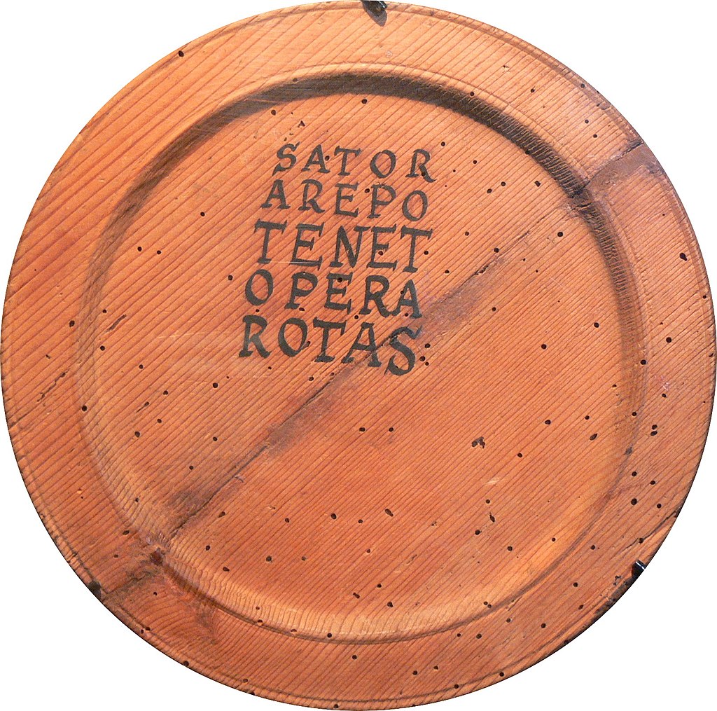 Museo Oberhaus (Passau). Placa de fuego con inscripción mágica, utilizada como dispositivo de extinción de incendios para expulsar a los malos espíritus del fuego.