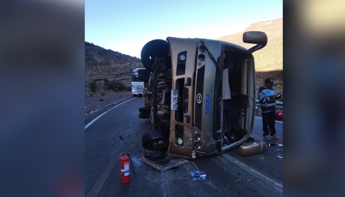 Al menos 2 muertos y 28 heridos tras volcamiento de bus en ruta que une ...