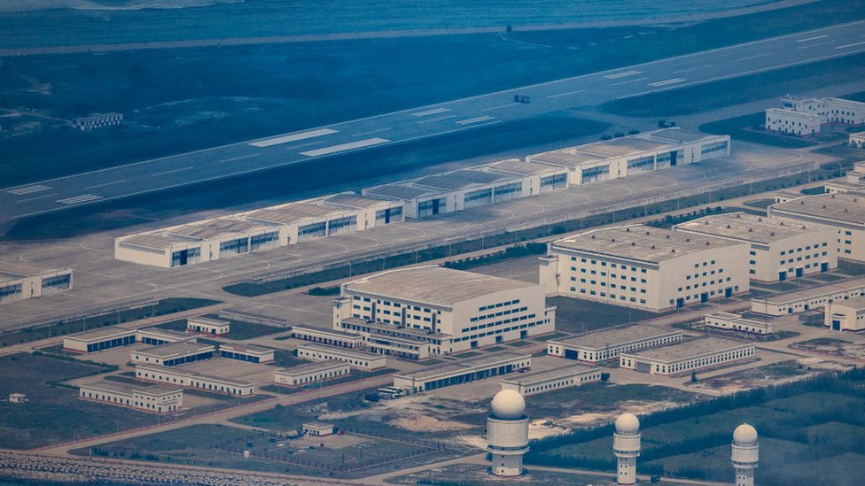 Vista de una de las bases chinas en el Mar de la China Meridional.