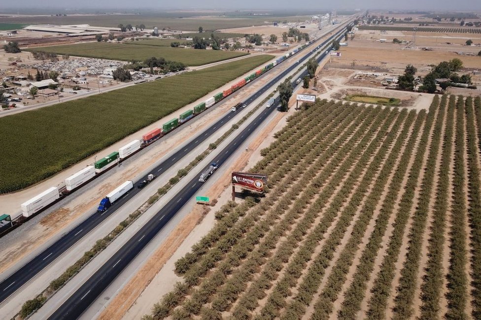 La autopista 99 en el Valle Central de California.