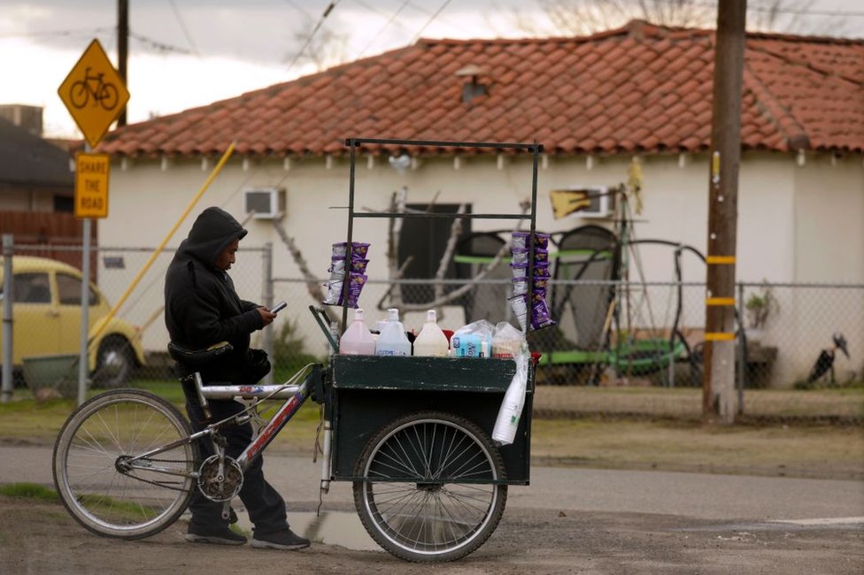 Vendedor ambulante en Goshen, California, el 19 de enero de 2023.