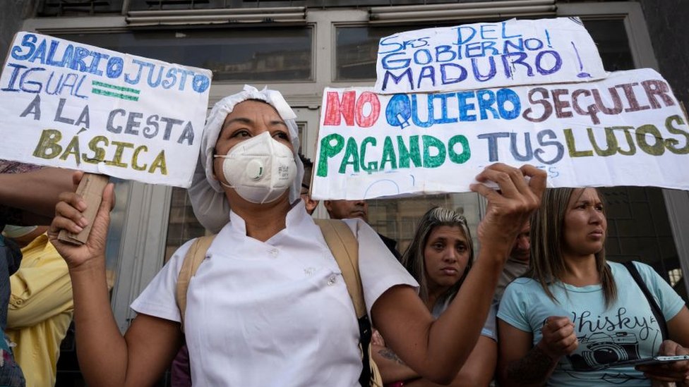 Las protestas por los bajos salarios continúan.