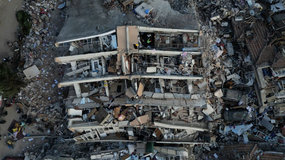 Un edificio derruido por el terremoto en la ciudad de Hatay.