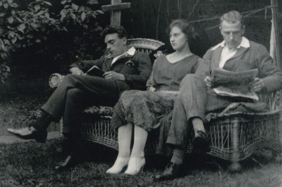 Freddy, Edith y Percy el 10 de julio de 1921 en l casa número 41 de Kensington Gardens, en Ilford.