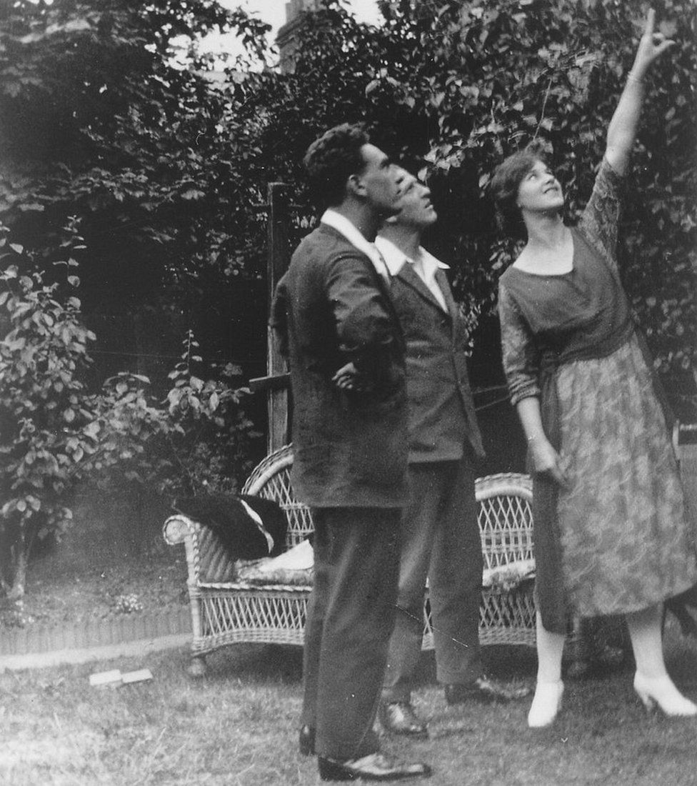 Freddy, Percy y Edith en la casa en Kensington Gardens en 1921