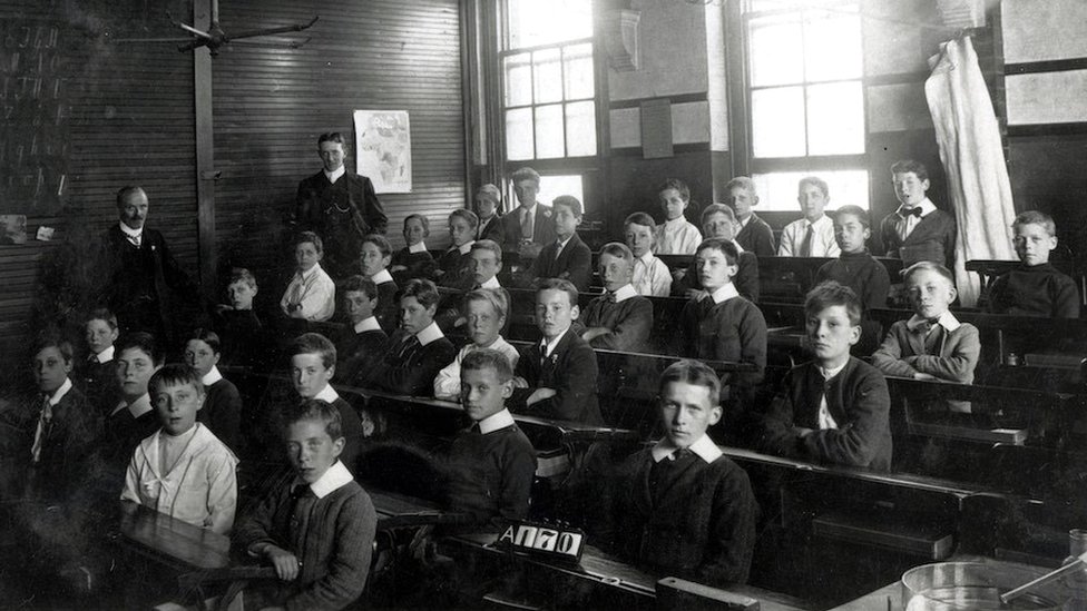 El hermano de Edith y Freddy fueron juntos al colegio Kensington Avenue School.