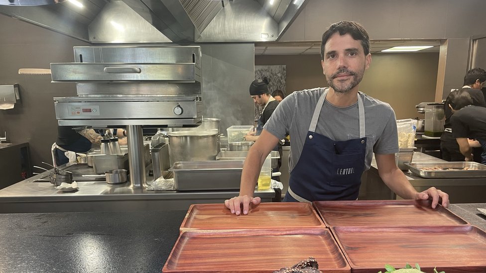 Virgilio Martínez, en la cocina de Central.