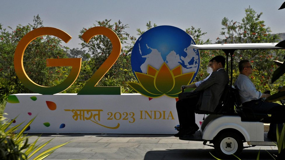Los delegados camino al lugar de reunión de los funcionarios financieros del G20 cerca de Bangalore, India.