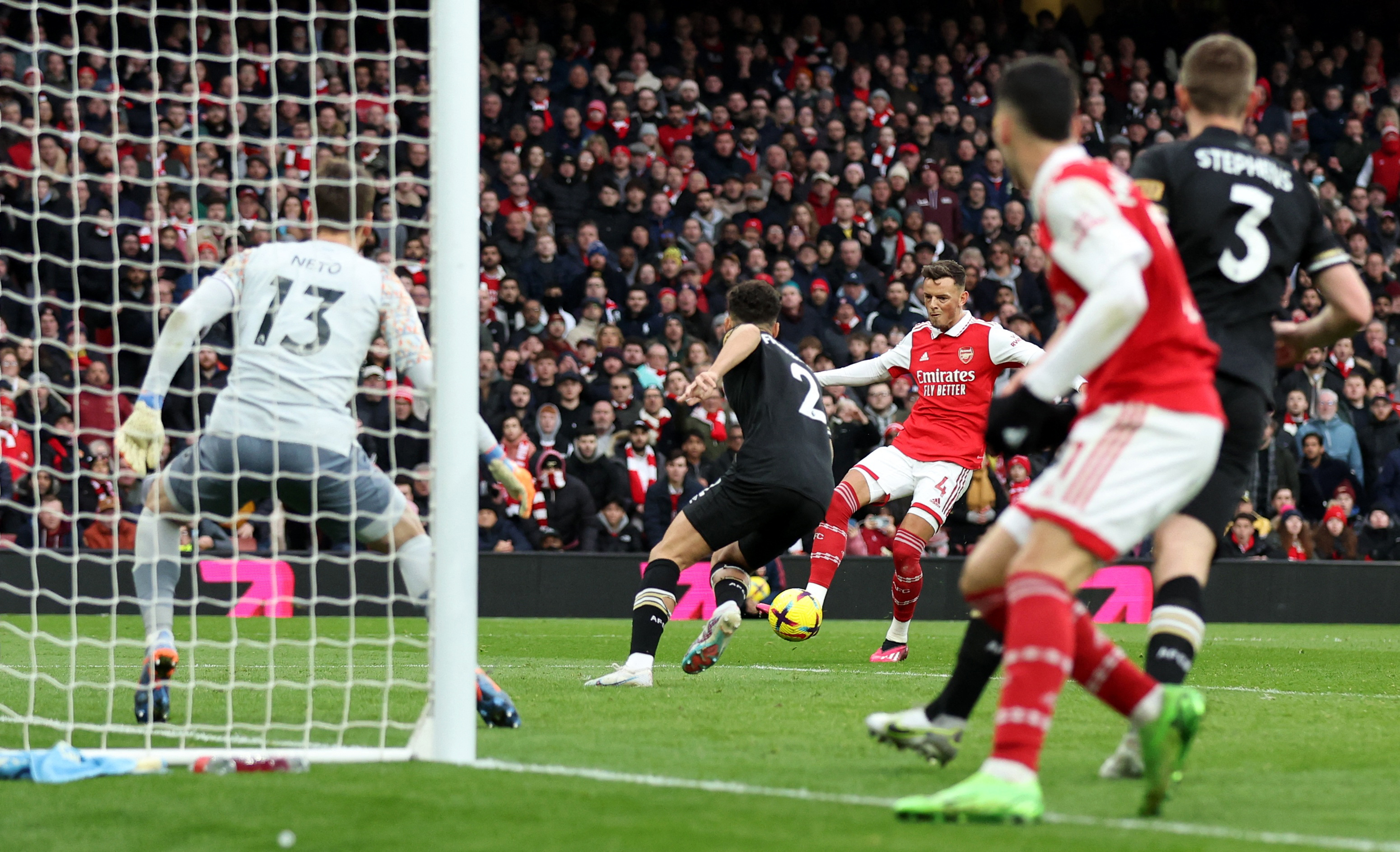 Arsenal reacciona a tiempo y lo gana en la agonía así está la tabla de