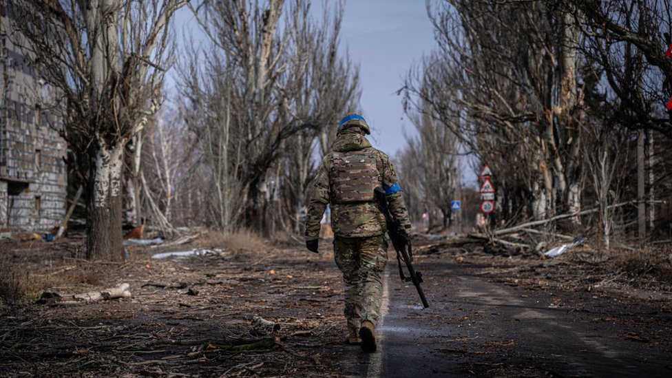 Un soldado en Bajmut.