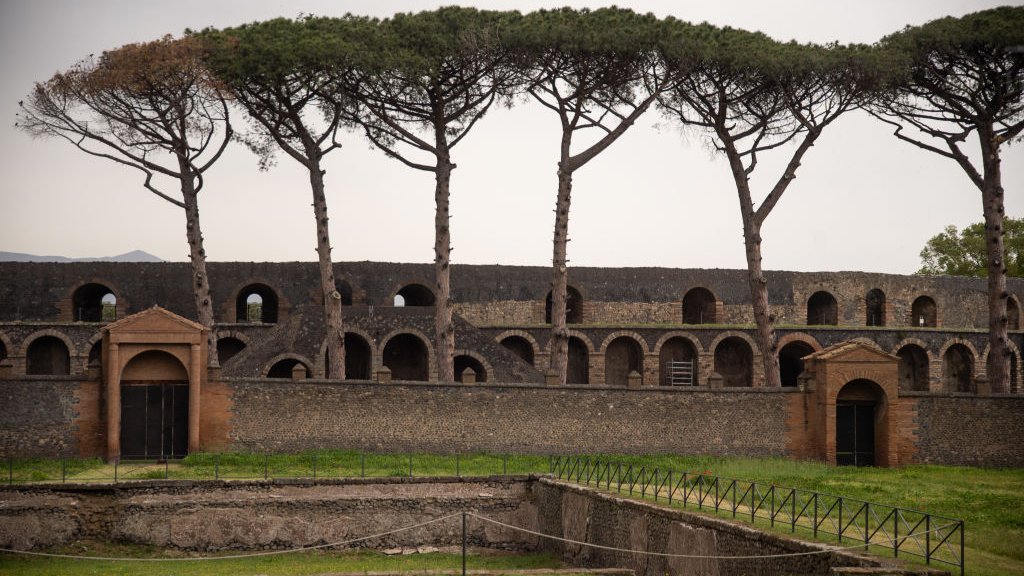 La Palestra Grande dei Gladiatori y el anfiteatro romano en Pompeya, Italia