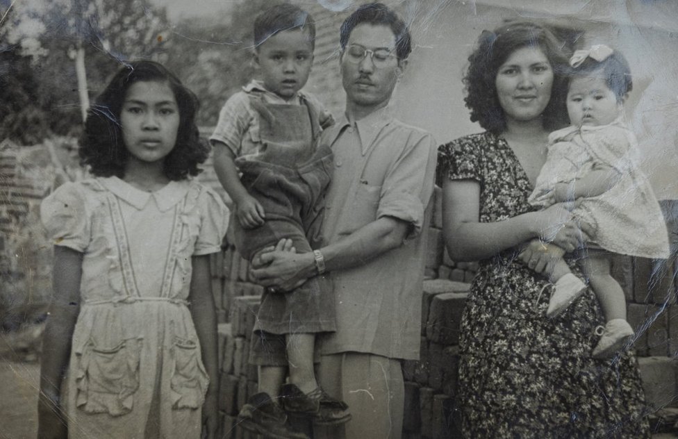 Seiki Hiromoto y familia