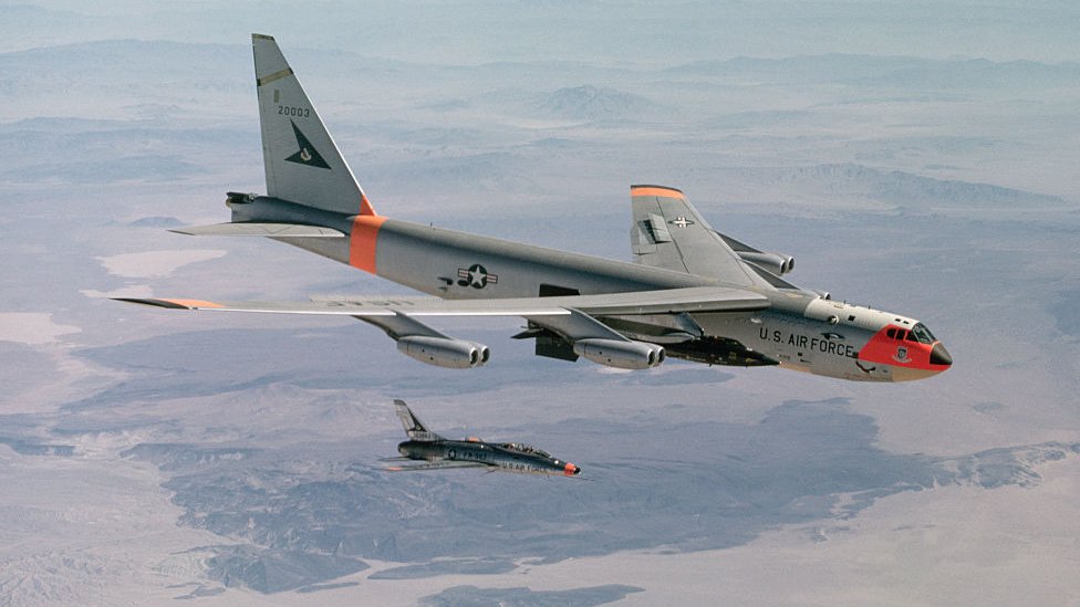 B-52 lanza a un X-15