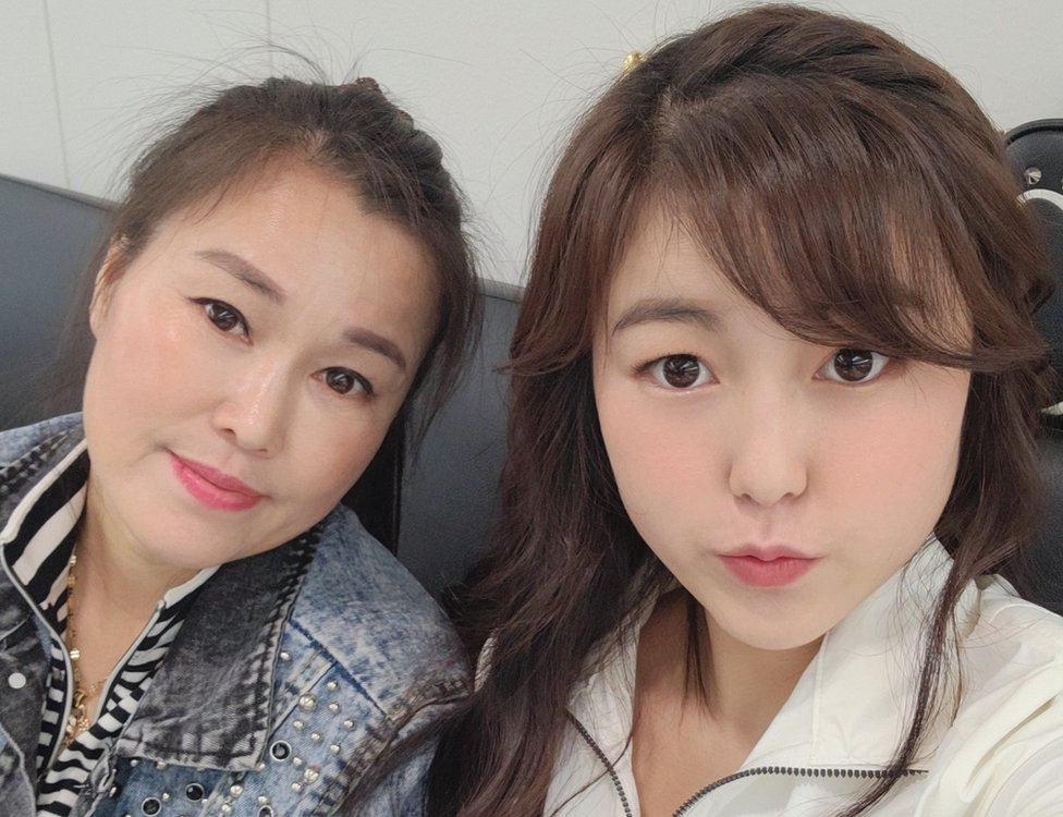 Songmi y su madre Myung-hui