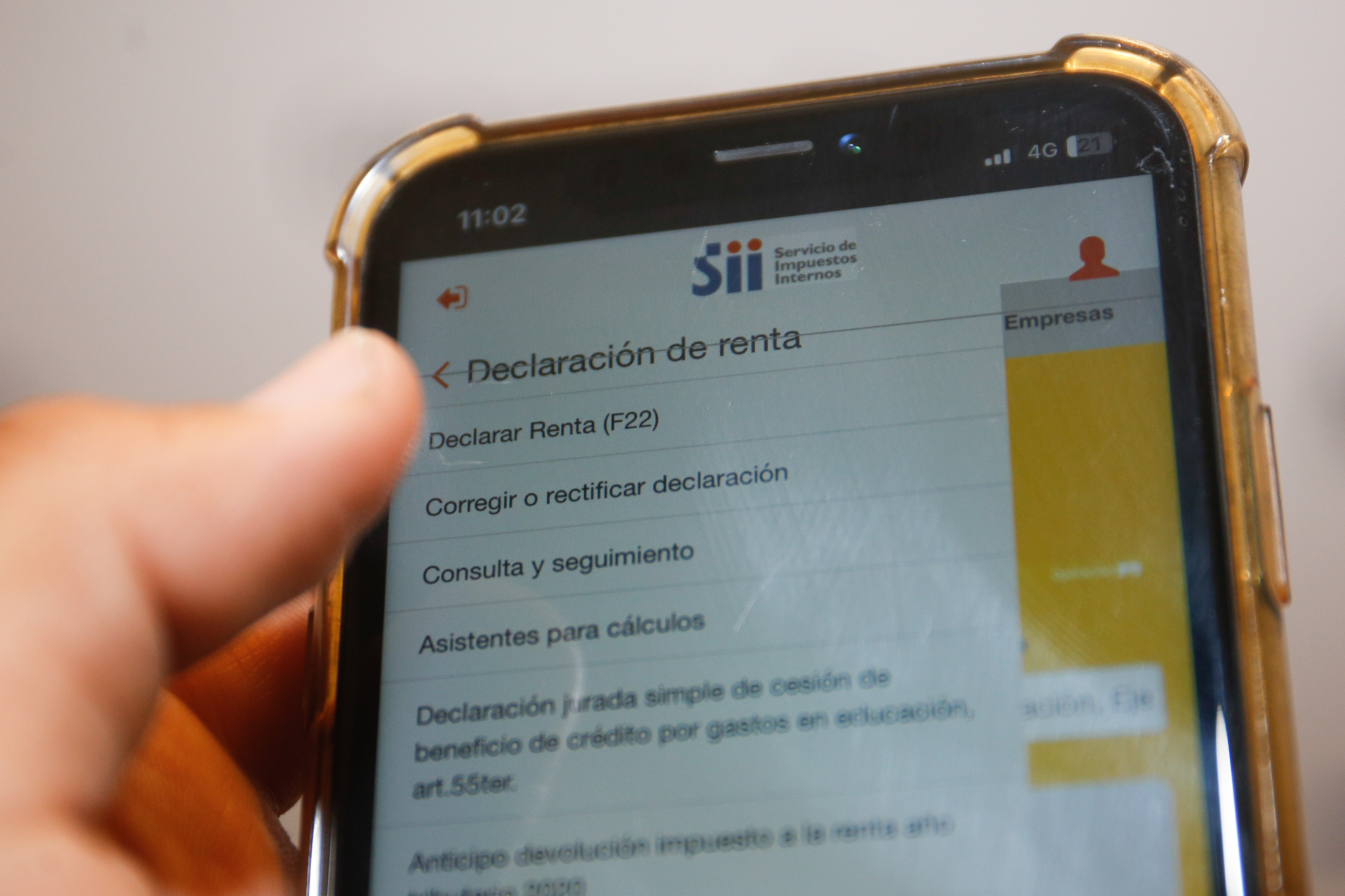 Pantalla de celular co página web del SII abierta