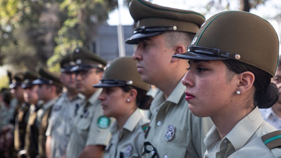 Miembros de la policía chilena en el funeral del suboficial Daniel Palma.