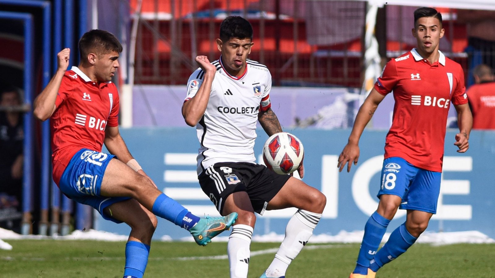 Universidad Católica vs. Colo Colo, ON LINE: Sigue aquí el clásico del fútbol chileno | 24horas