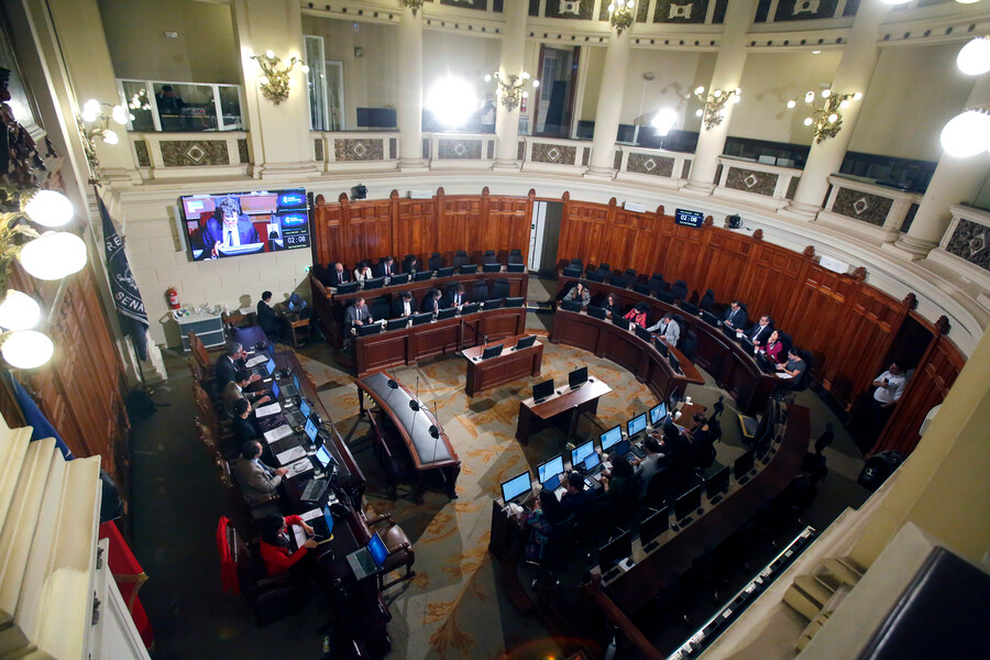 Comisión Experta sesionando en el Congreso Nacional de Santiago.
