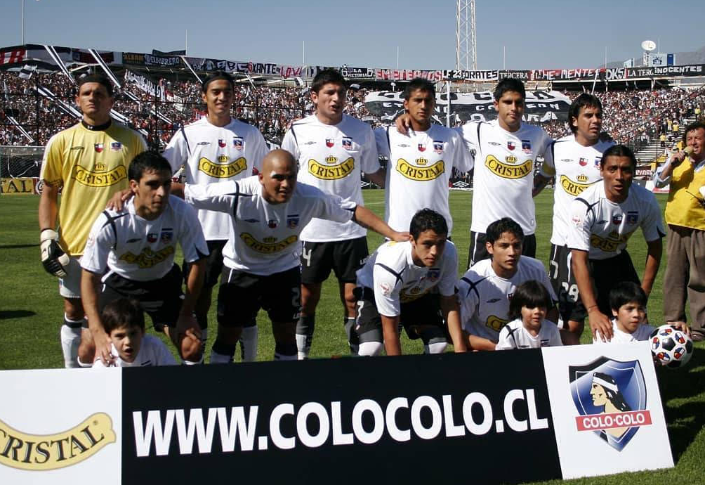 Plantel Colo Colo 2006-2007 en el estadio Monumental