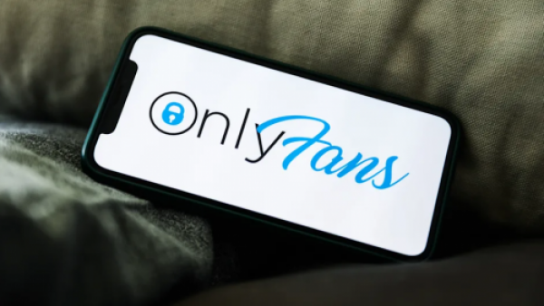 Logo de OnlyFans en celular