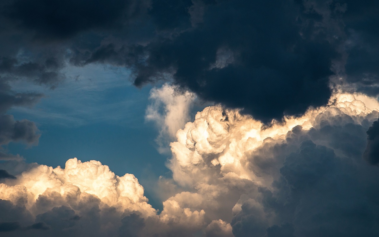 Nubes de lluvia en el horizonte.