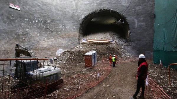 Construcción subterránea de la Línea 7 del Metro de Santiago.