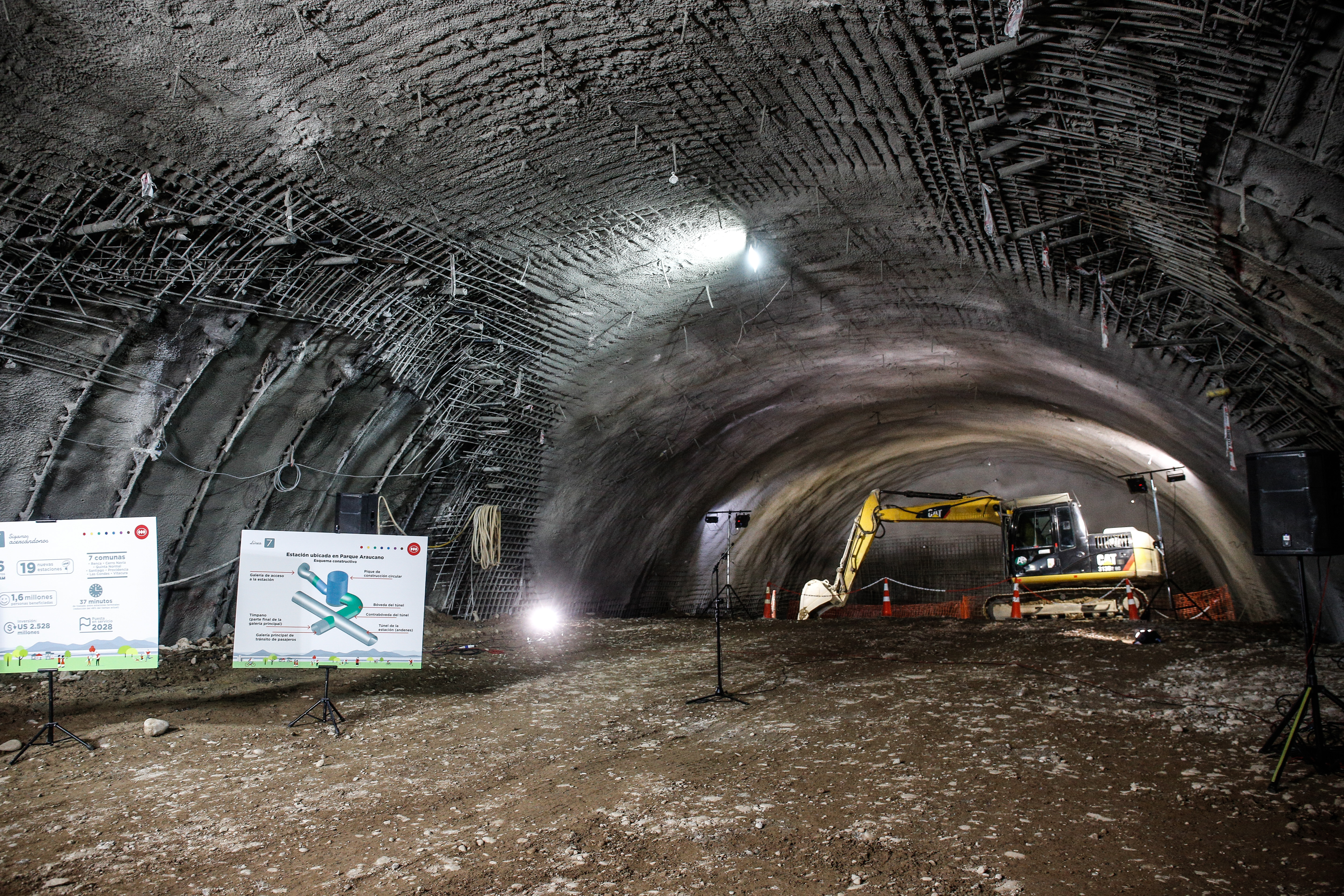 Construcción subterránea Metro de Santiago.