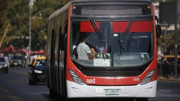 Micro del Transantiago por las calles de la ciudad