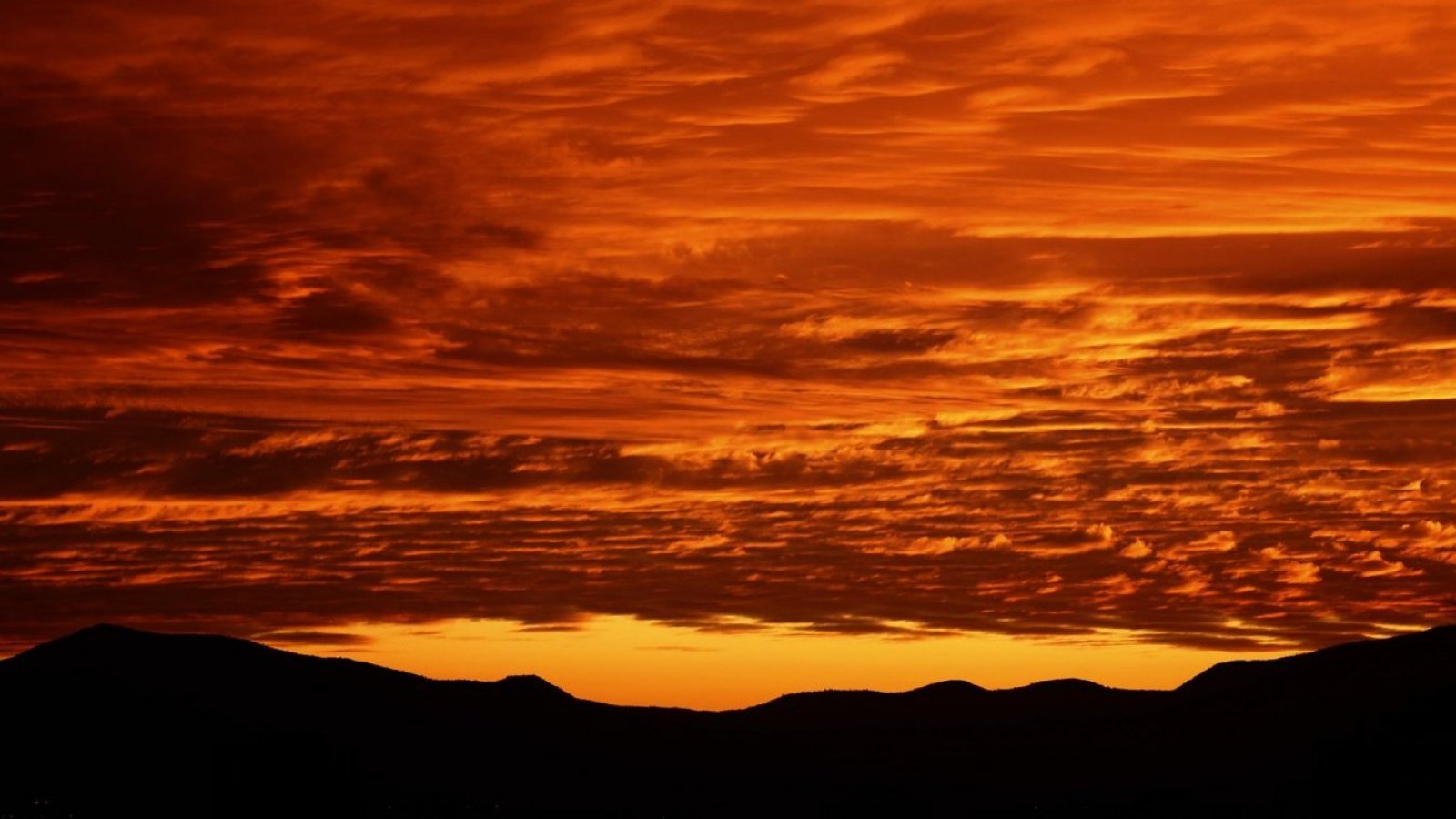 Fotografía del cielo durante el atardecer