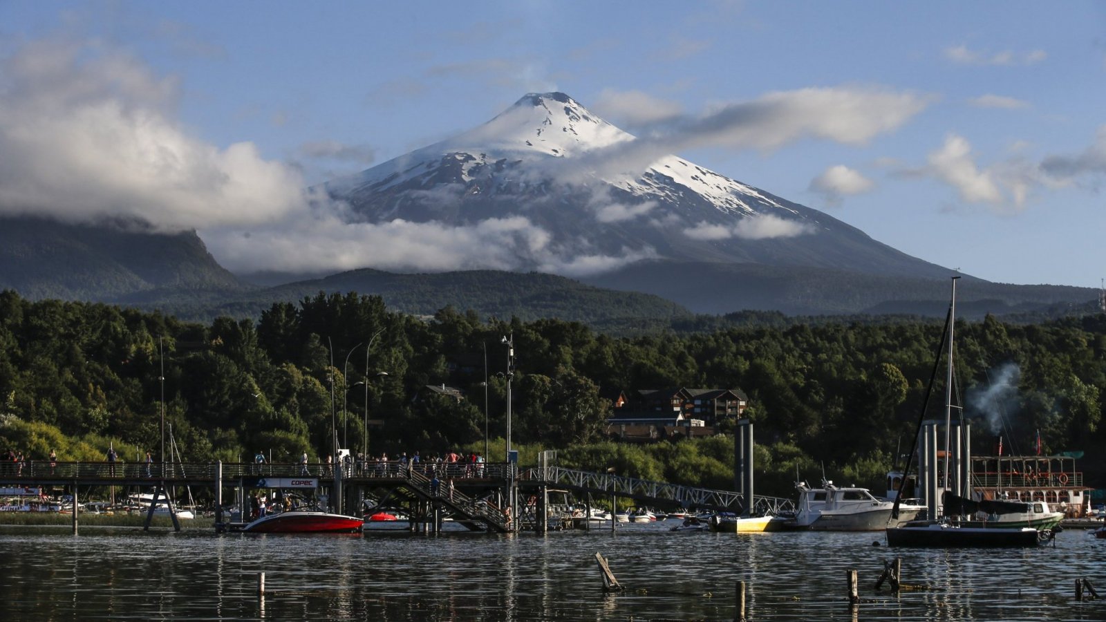 Volcán Villarica desde Pucón, en la región de La Araucanía