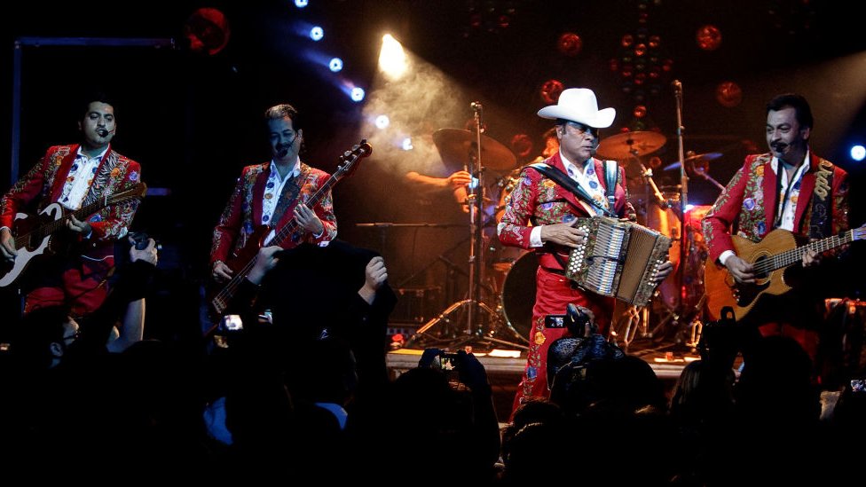 Los Tigres del Norte en un concierto