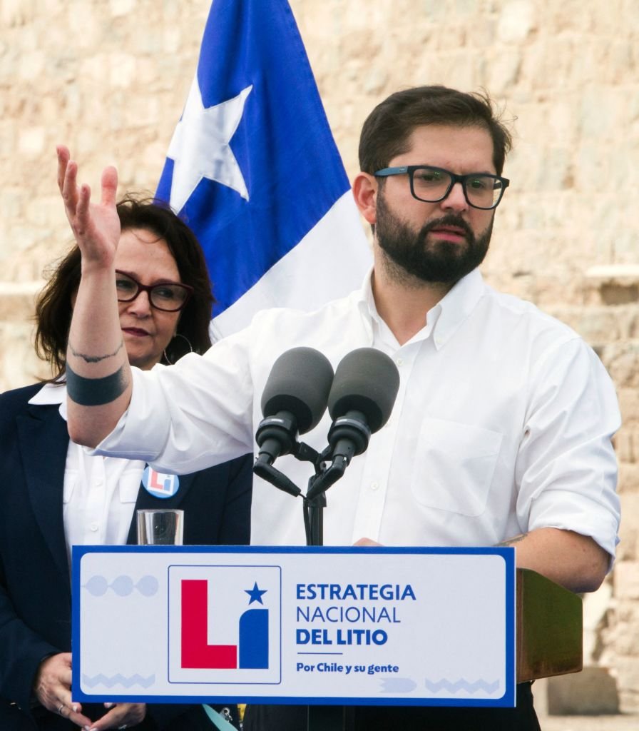 Gabriel Boric en un acto por la Estategia Nacional del Litio.