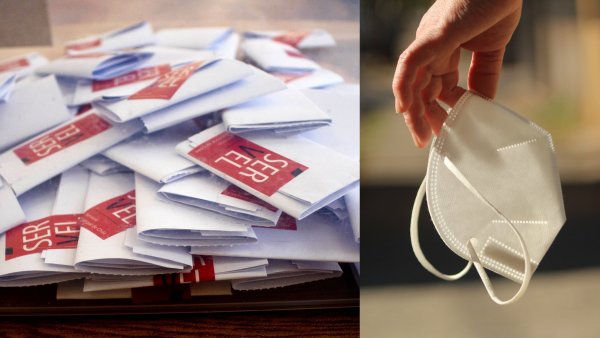 Votos del Servel en una mesa electoral y una mascarilla