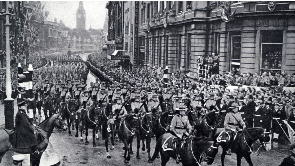 Procesión de coronación de Isabel II en 1953.