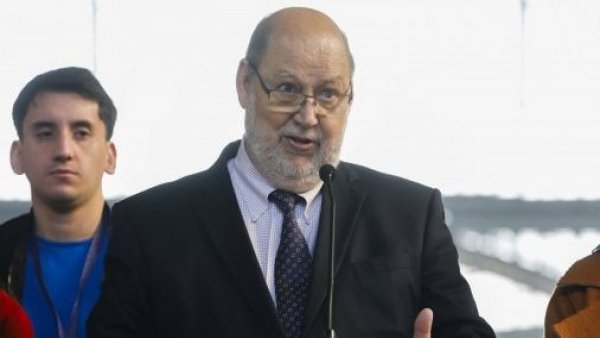 Presidente del Servel, Andrés Tagle, dando una declaración sobre el caso de candidata Karla Añes.