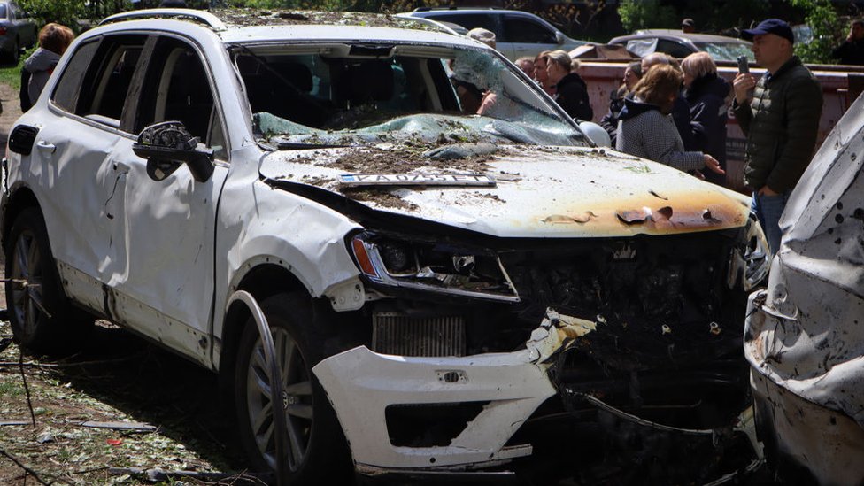 Coche destruido tras el ataque ruso con drones