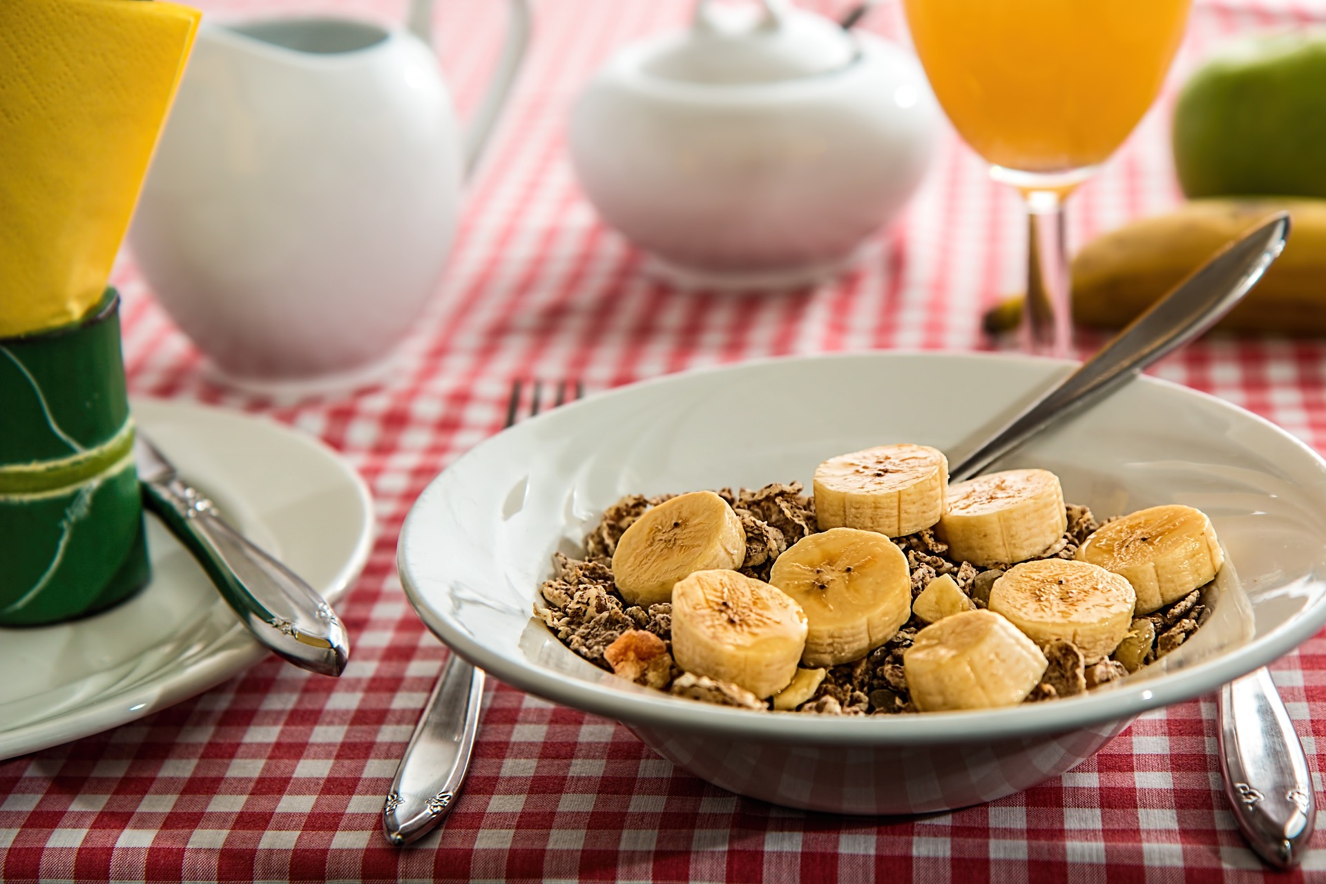 Desayuno de cereal con platano.