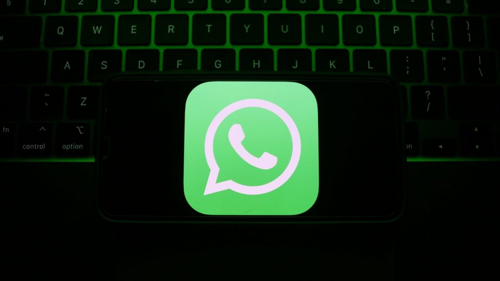 Logo de Whatsapp sobre teclado de computador