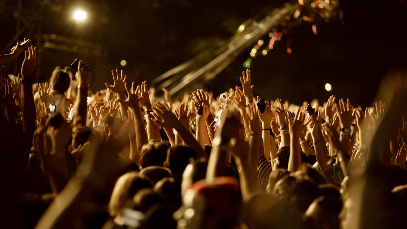 Foto referencial de personas en un concierto.