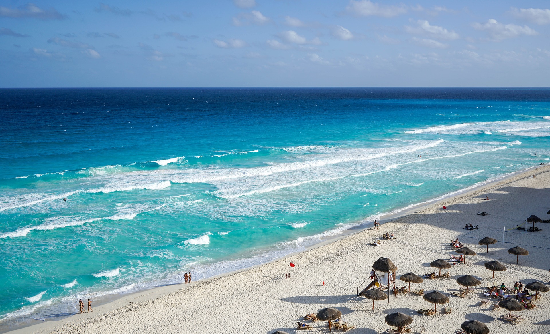 Playa de Cancún desde las alturas.